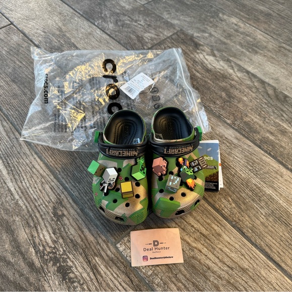 Brand New Crocs Minecraft Kids Classic Clogs - Picture 2 of 8
